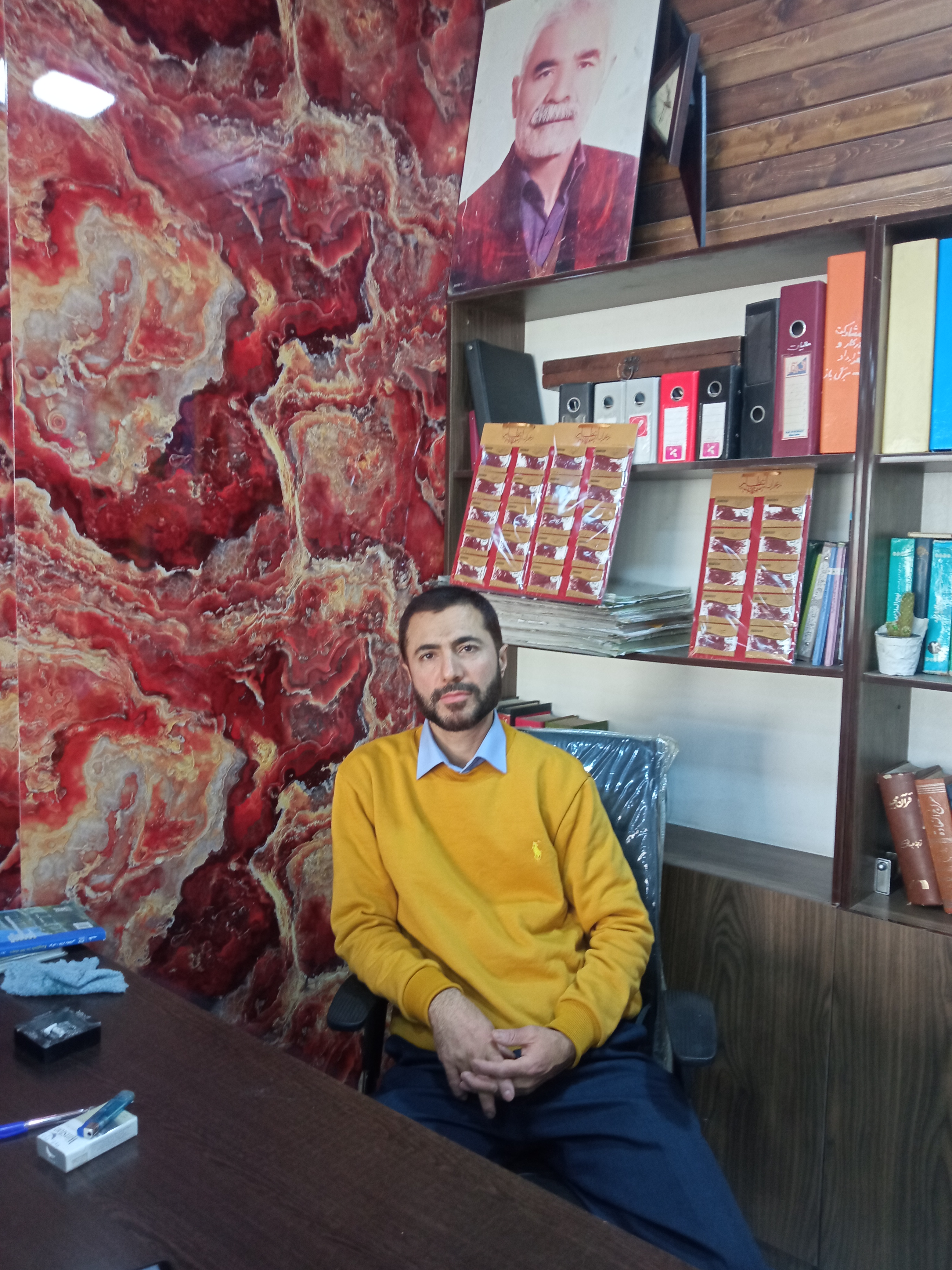 فروش زعفران: طی سالهای گذشته و تا امروز زعفرانهای تقابی بسیاری با برندهای به نام ممتاز قائنات و و انواع نامهای عمومی به فروش میرسیده و تا امروز ادامه دارد که اکثر قریب به اتفاق تقلبی و زعفران بی کیفیت می باشد